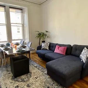 https://central-edinburgh-apartment-with-3-beds.edinburghhotelsuk.org